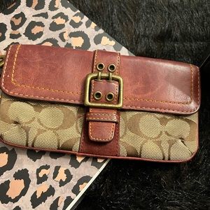 Used logo coach leather trimming mini bag.